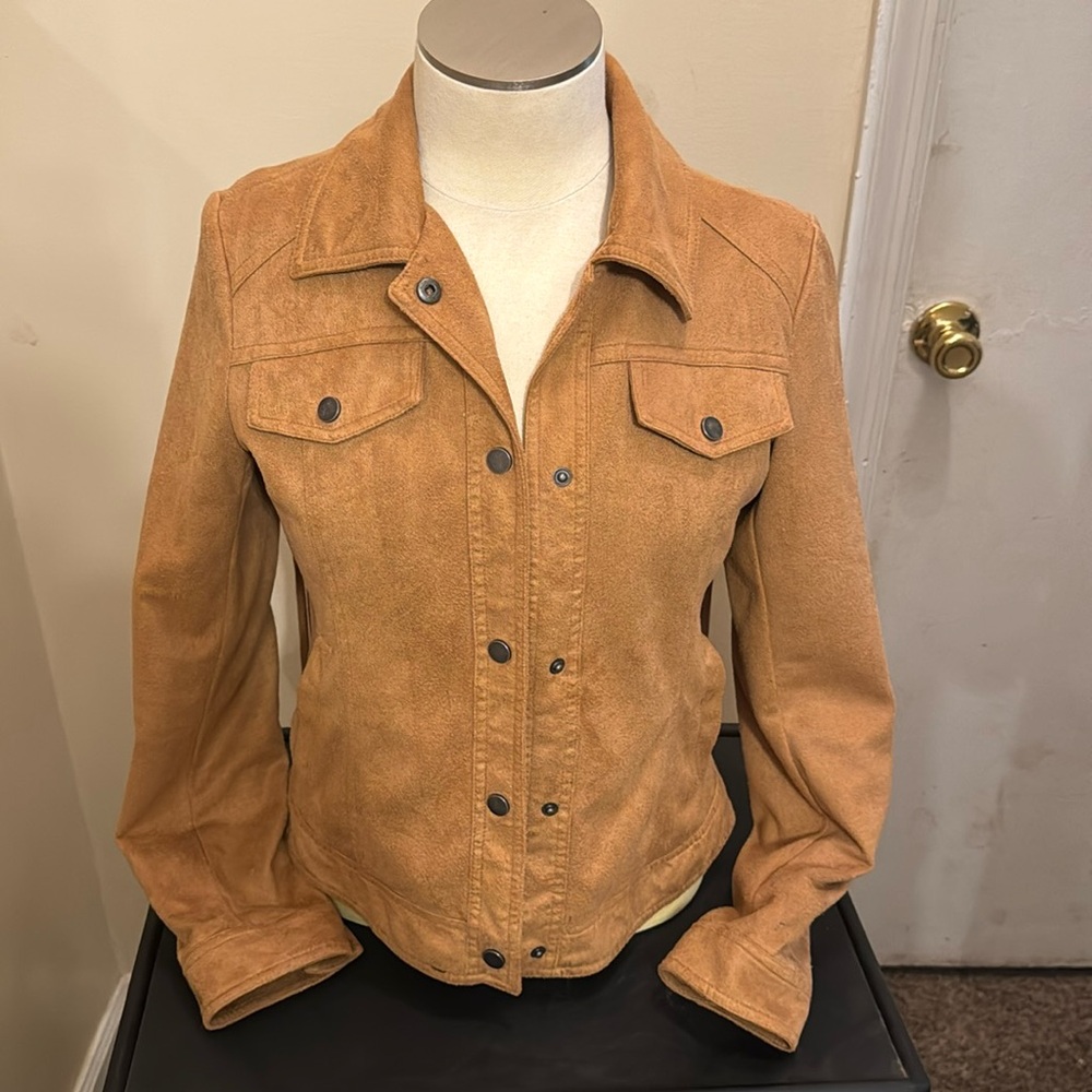 EUC tan faux suede fringe jacket. Small